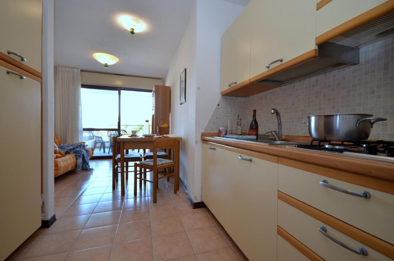 Residenza Porta Del Mare Apartment Линяно Сабиадоро Екстериор снимка