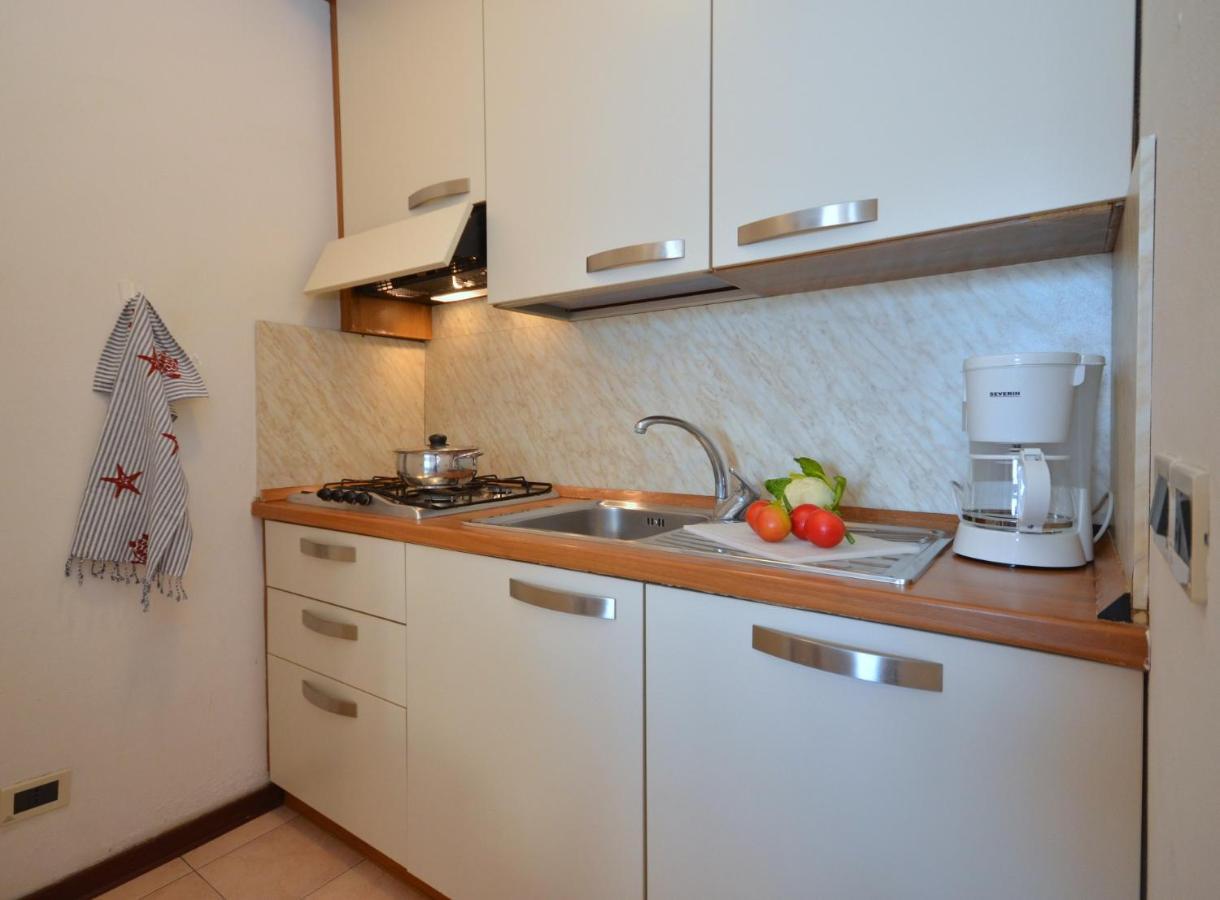 Residenza Porta Del Mare Apartment Линяно Сабиадоро Екстериор снимка