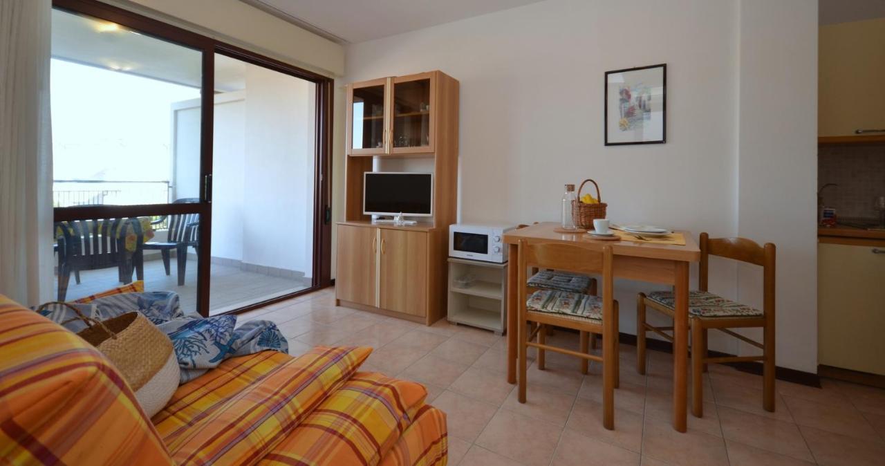 Residenza Porta Del Mare Apartment Линяно Сабиадоро Екстериор снимка