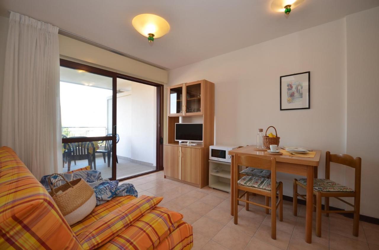 Residenza Porta Del Mare Apartment Линяно Сабиадоро Екстериор снимка