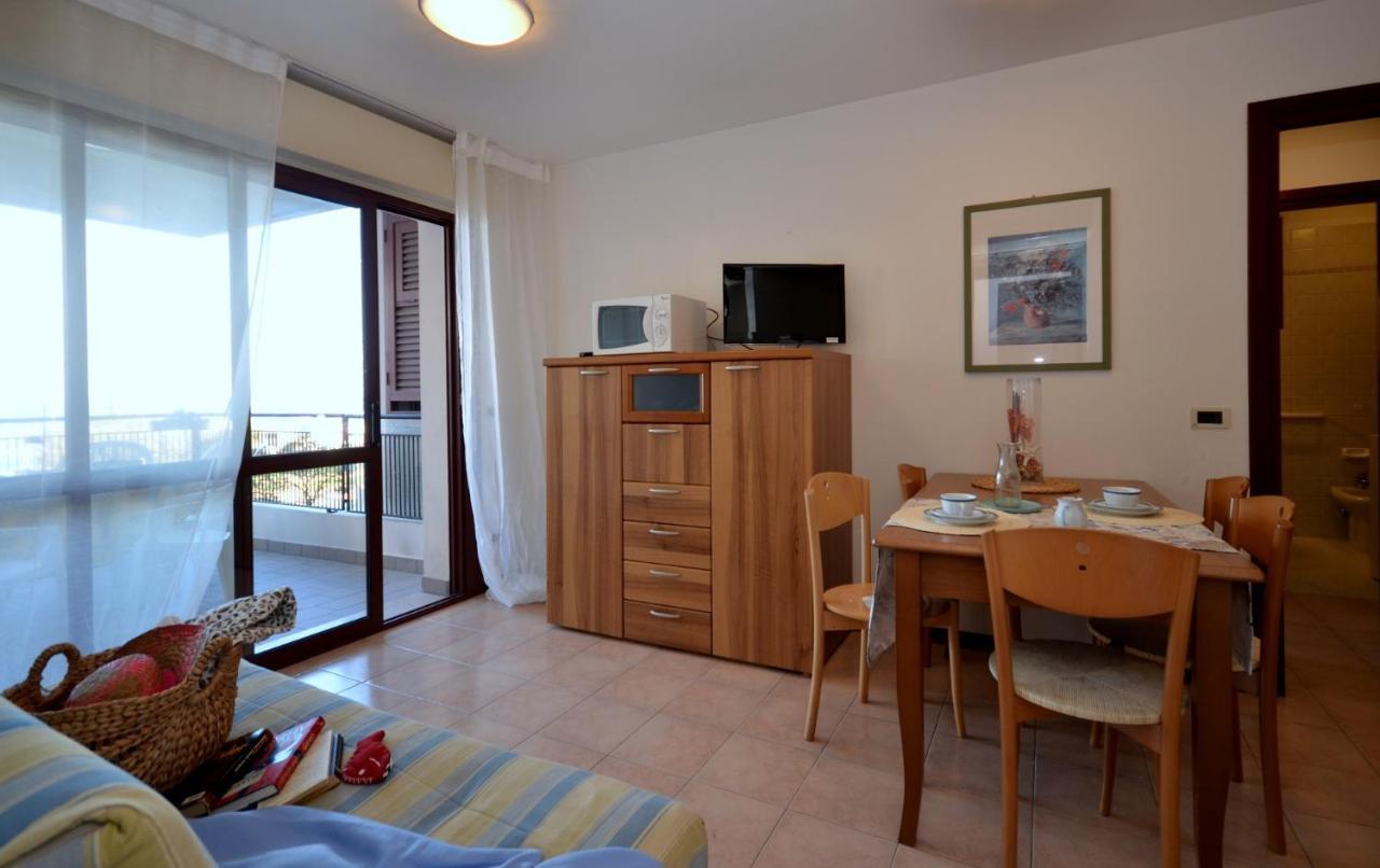 Residenza Porta Del Mare Apartment Линяно Сабиадоро Екстериор снимка