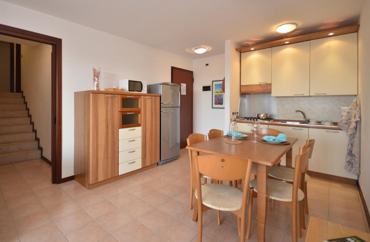 Residenza Porta Del Mare Apartment Линяно Сабиадоро Екстериор снимка