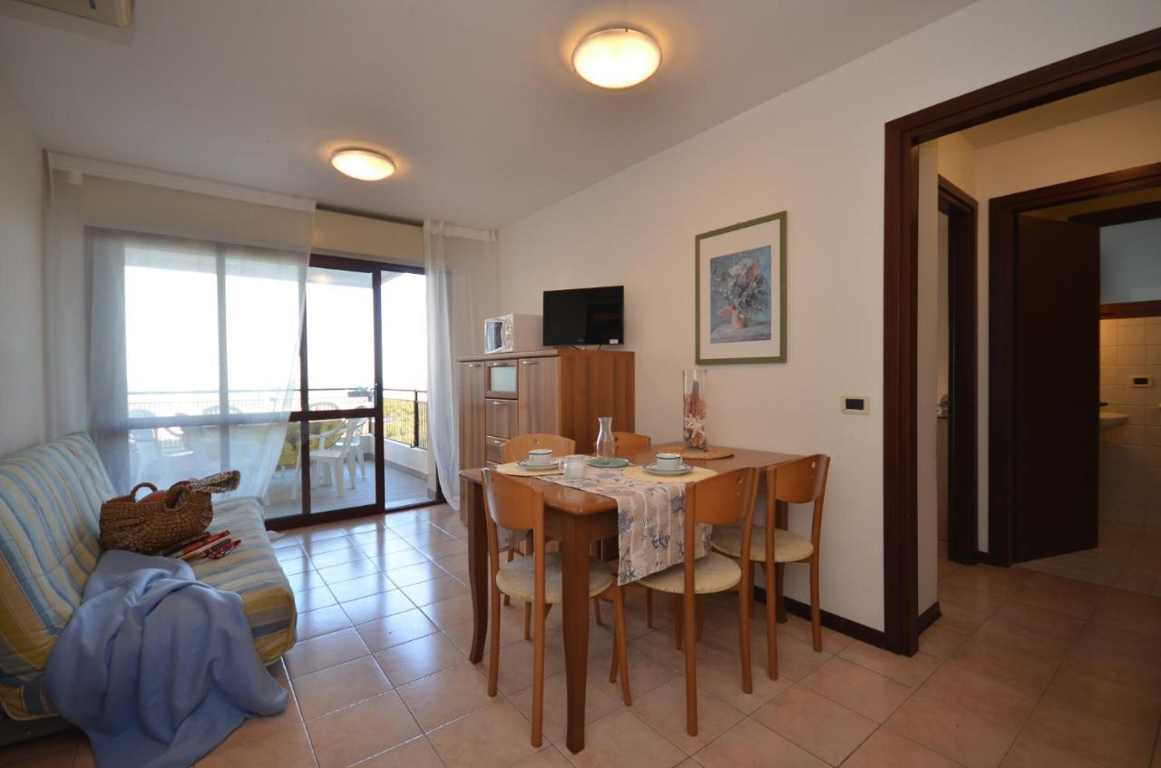 Residenza Porta Del Mare Apartment Линяно Сабиадоро Екстериор снимка