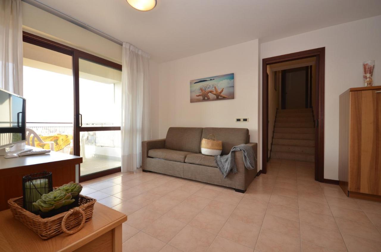 Residenza Porta Del Mare Apartment Линяно Сабиадоро Екстериор снимка